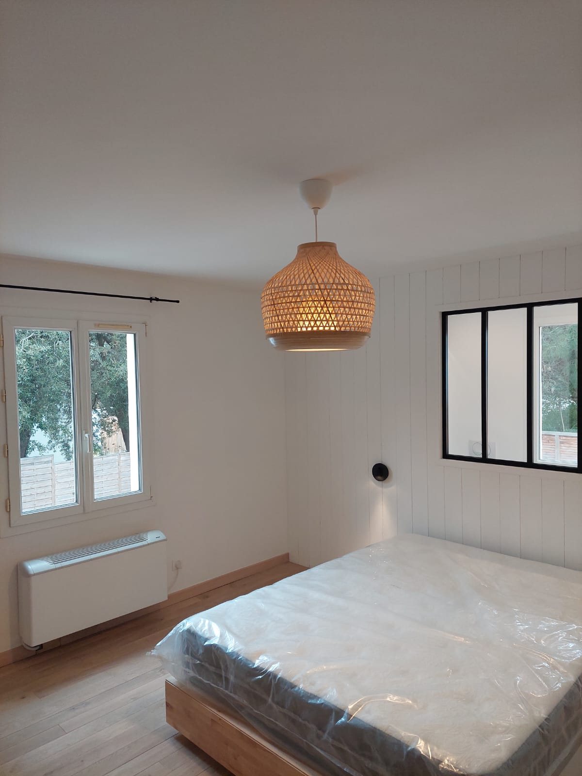 Éclairage d’une chambre rénovée sur l’Île d’Oléron